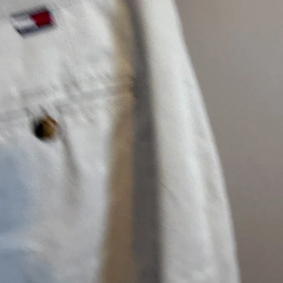 Vintage Tommy Hilfiger Bone Button Front Midi Skirt Size 10 Tall
Preppy classic - Picture 4 of 7